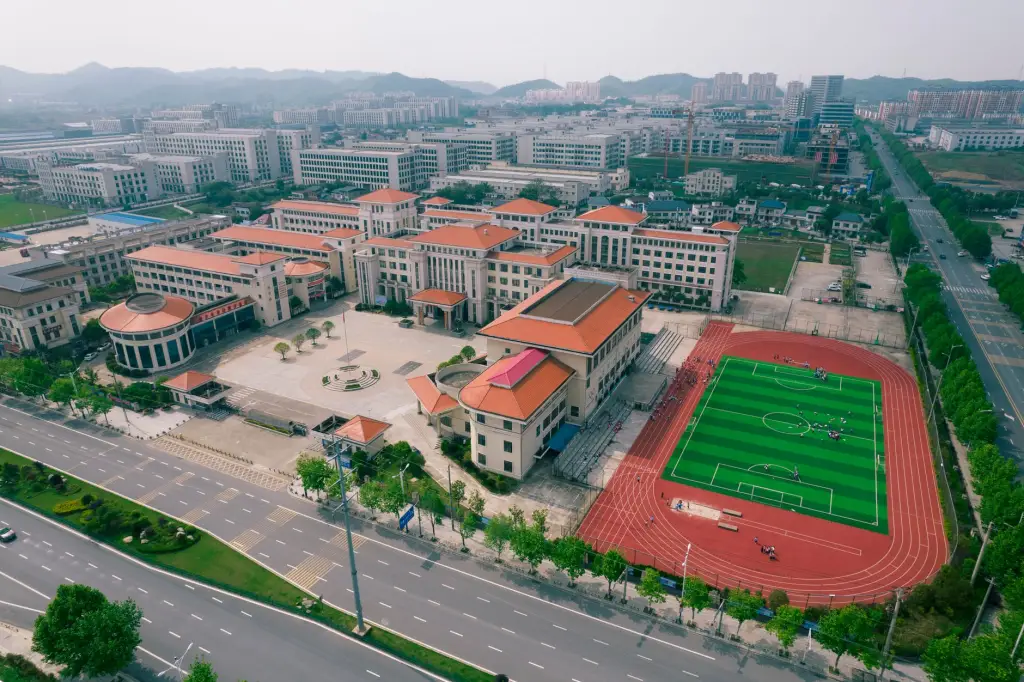 感应灯具与无线控制方案：高端住宅智能照明系统选型对比