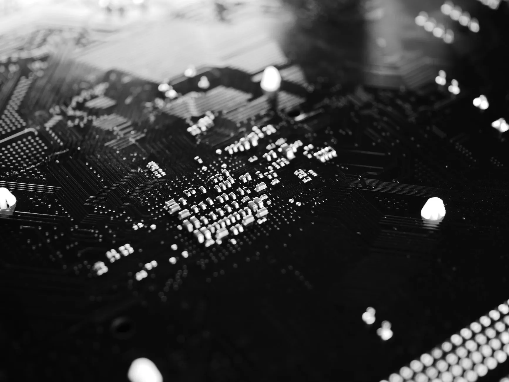感应灯具与无线控制方案在高端住宅中的节能对比分析